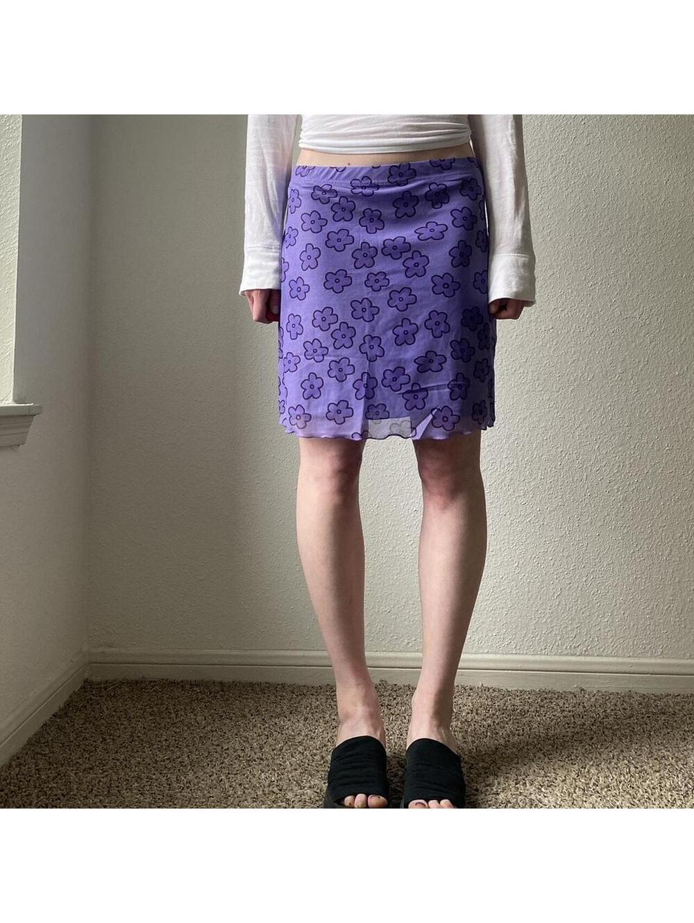 Low rise - mid rise purple floral frilly mini skirt